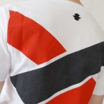 ＜義志ｘ剱伎衆かむゐ＞Tシャツ「組菱」白（黒ｘ緋）