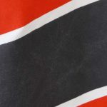 ＜義志ｘ剱伎衆かむゐ＞Tシャツ「組菱」白（黒ｘ緋）